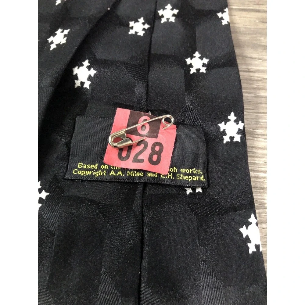 Disney Winnie the Pooh Christmas Tie Mens OS Black Excellent Silk Holiday Tigger